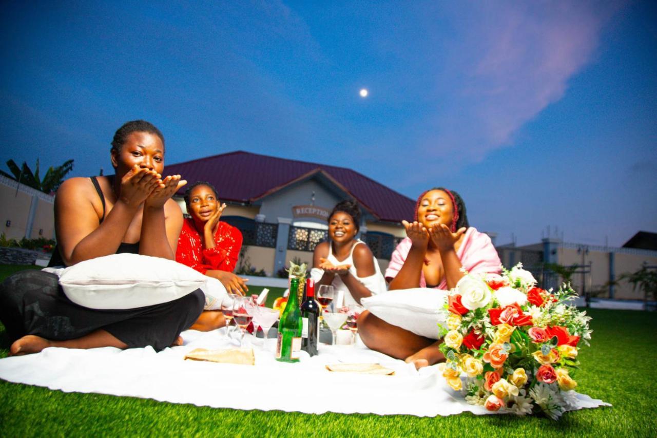 Bella Ella Hotel & Event Center Kasoa Exterior foto